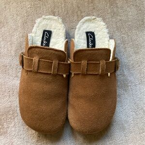 Clarks Sherpa-lined Clogs/Slippers